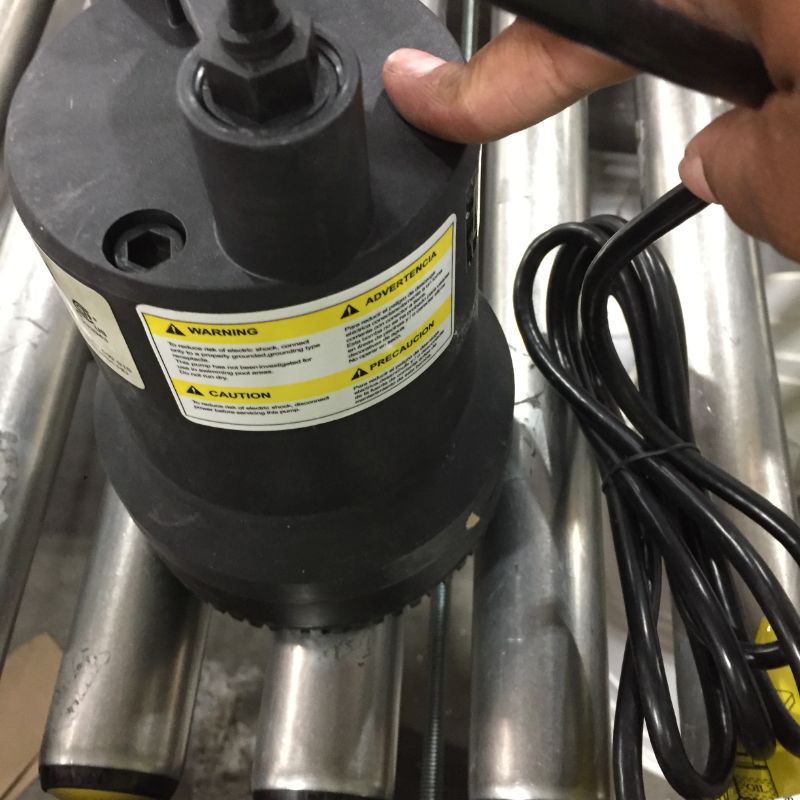 Photo 3 of 1/6 HP Plastic Submersible Utility Pump