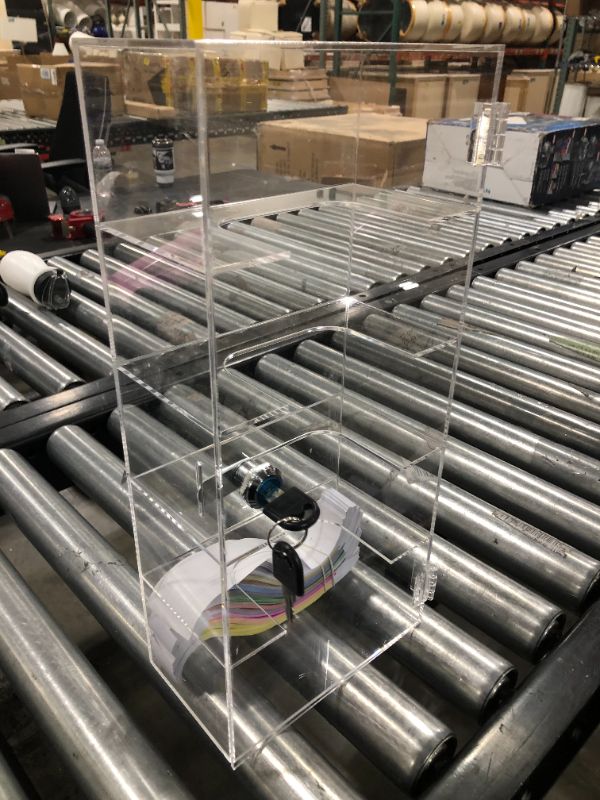 Photo 1 of ACRYLIC DISPLAY CASE 15"x7" WITH KEY

