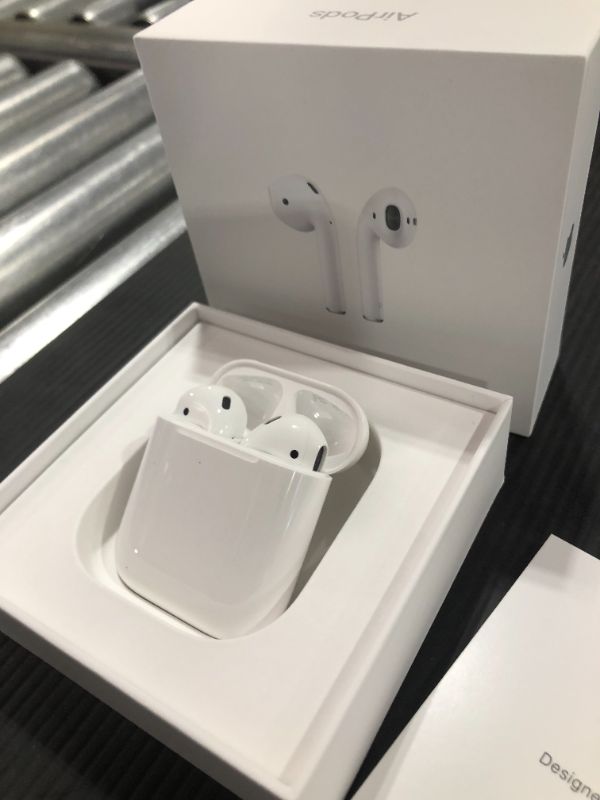 Photo 2 of Apple AirPods (2nd Generation)