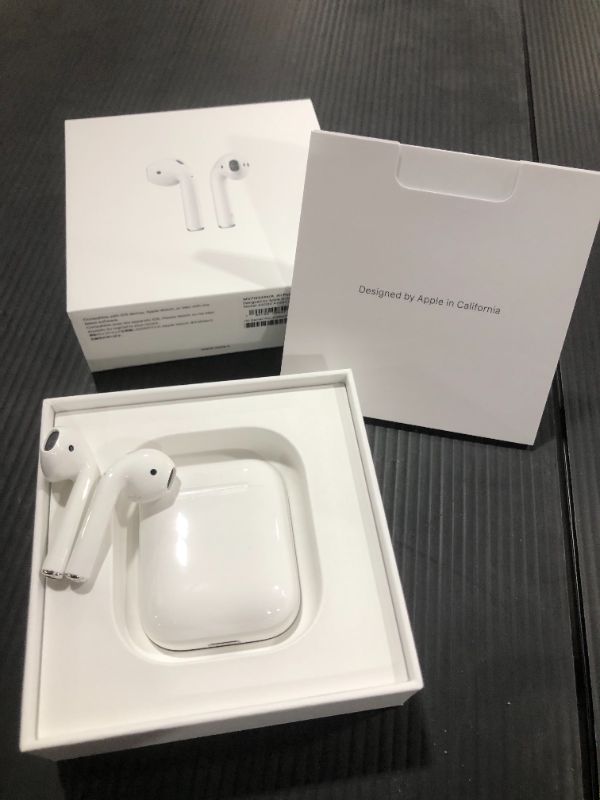 Photo 3 of Apple AirPods (2nd Generation)