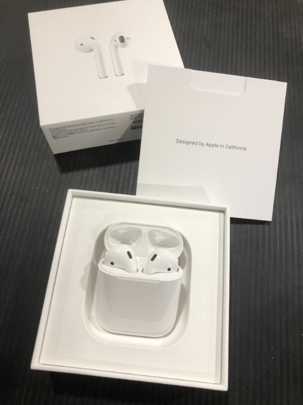 Photo 2 of Apple AirPods (2nd Generation)