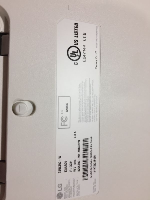 Photo 3 of LG 32" UHD HDR10 Monitor, FreeSync, 32UL500-W
