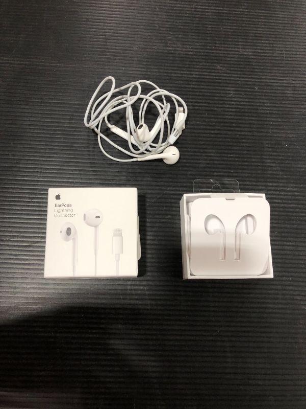 Photo 2 of EarPods with Lightning Connector