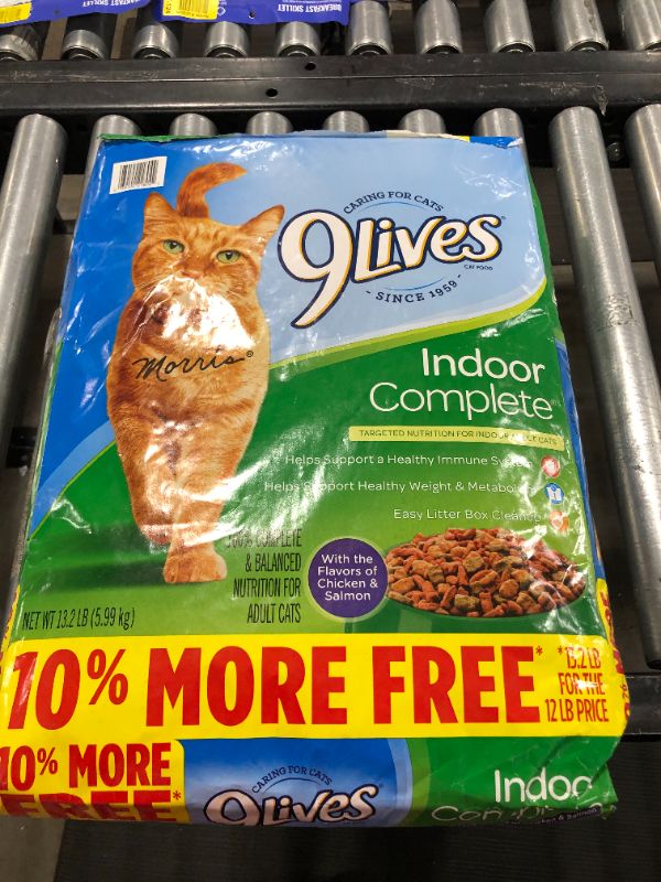 Photo 2 of 9 Lives Indoor Complete with Chicken & Salmon Flavor Dry Cat Food, 13.2-lb Bag
Best By 12/12/21
