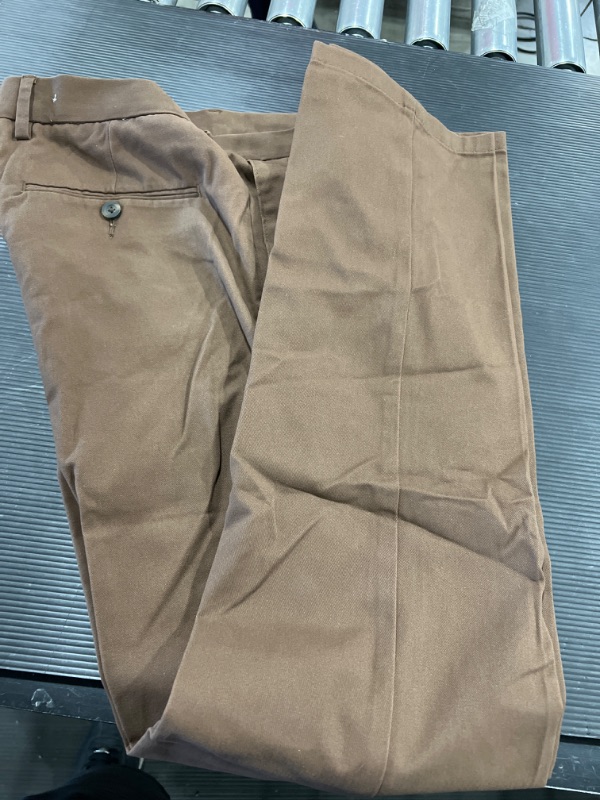 Photo 2 of Amazon Essentials Men's Classic-Fit Wrinkle-Resistant Flat-Front Chino Pant 32X34
