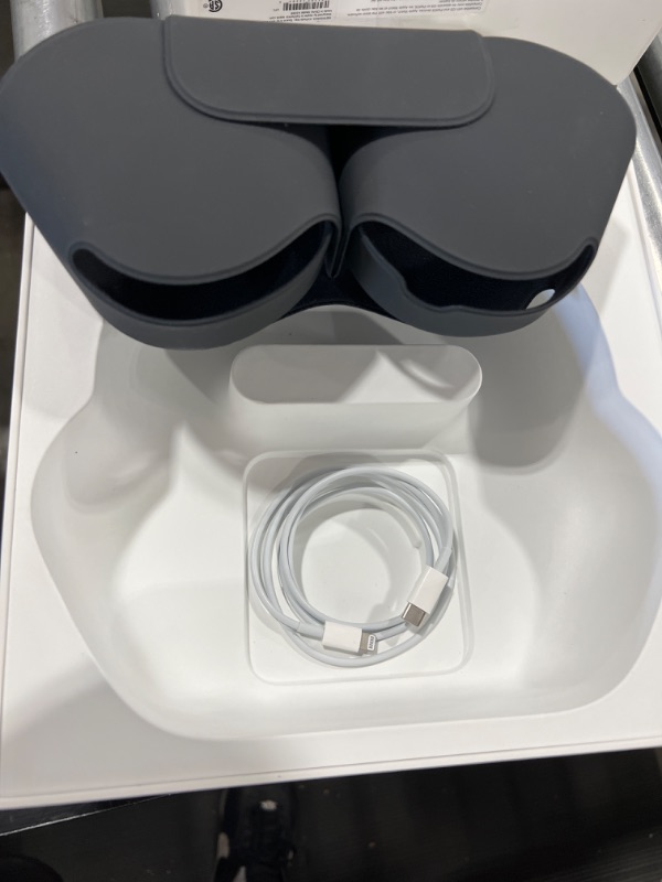 Photo 4 of Apple AirPods Max - Space Gray
