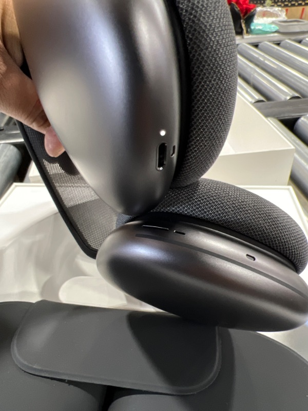 Photo 3 of Apple AirPods Max - Space Gray
