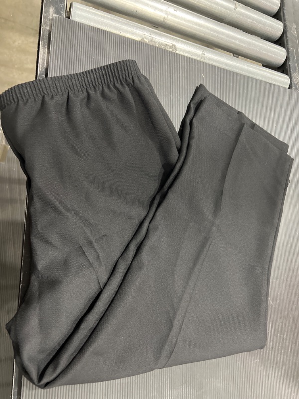 Photo 1 of Alfred Dunner Women's Pull-On Style All Around Elastic Waist Polyester Cropped Missy Pants SIZE 18P
