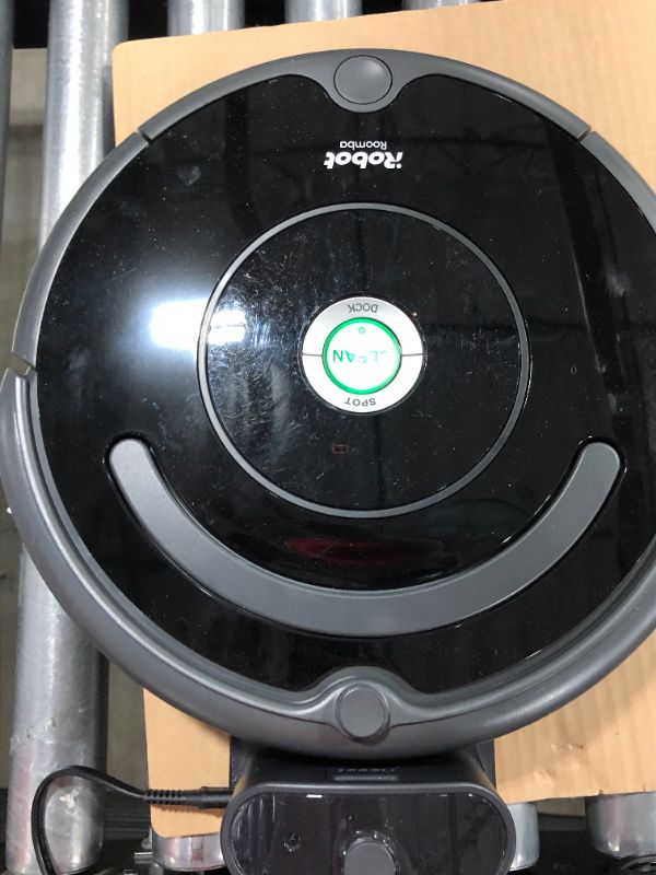 Photo 8 of iRobot Roomba 614 Robot Vacuum- Good for Pet Hair, Carpets, Hard Floors, Self-Charging
