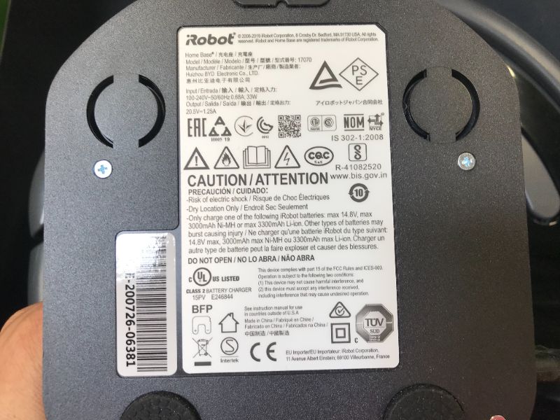 Photo 5 of iRobot Roomba 614 Robot Vacuum- Good for Pet Hair, Carpets, Hard Floors, Self-Charging
