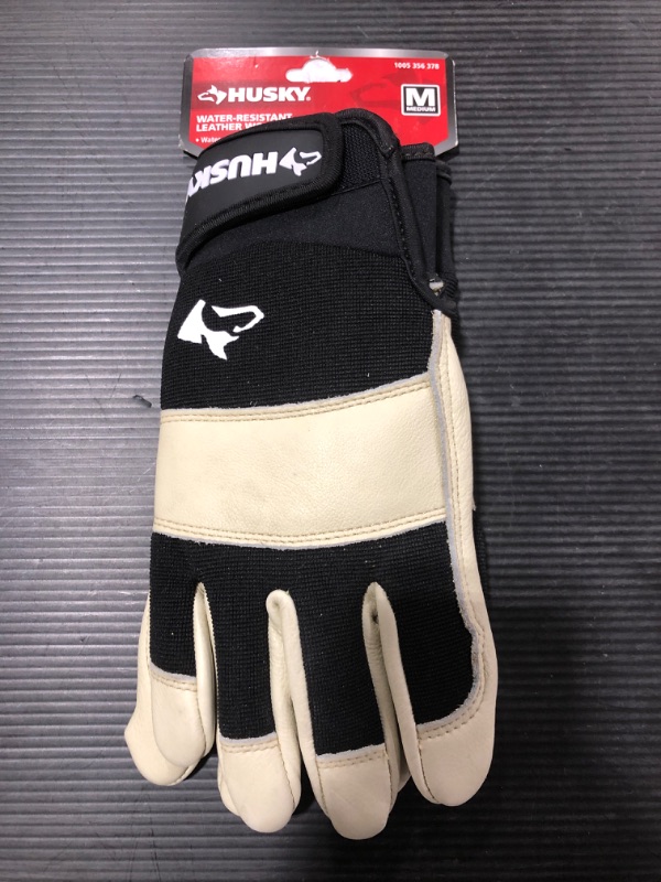 Photo 3 of HUSKY BRAND Medium Grain Cowhide Water Resistant Leather Performance Work Glove with Spandex Back. SIZE MEDIUM. 
