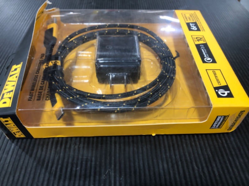 Photo 3 of DEWALT Fast Wireless Charging Pad
