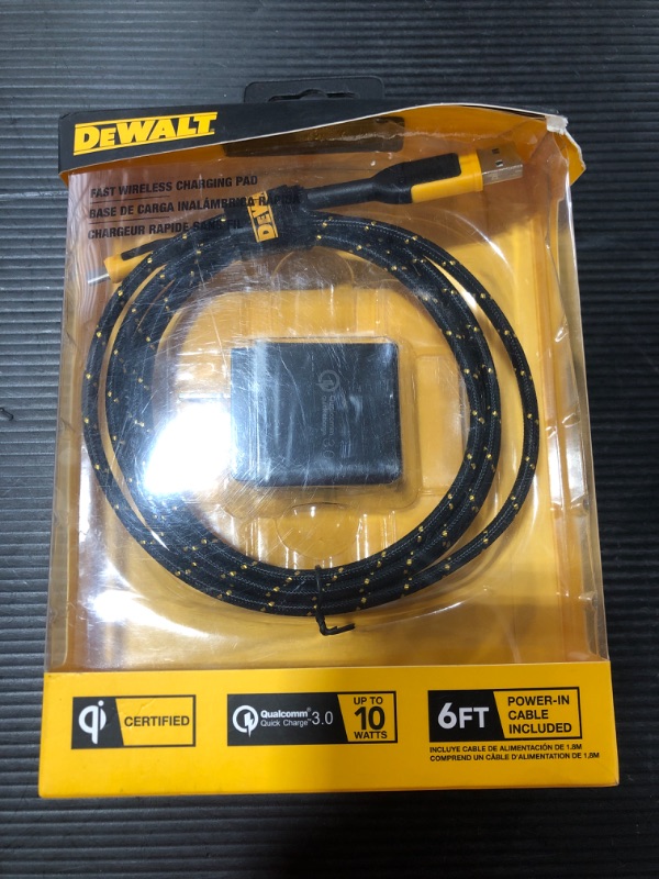 Photo 2 of DEWALT Fast Wireless Charging Pad
