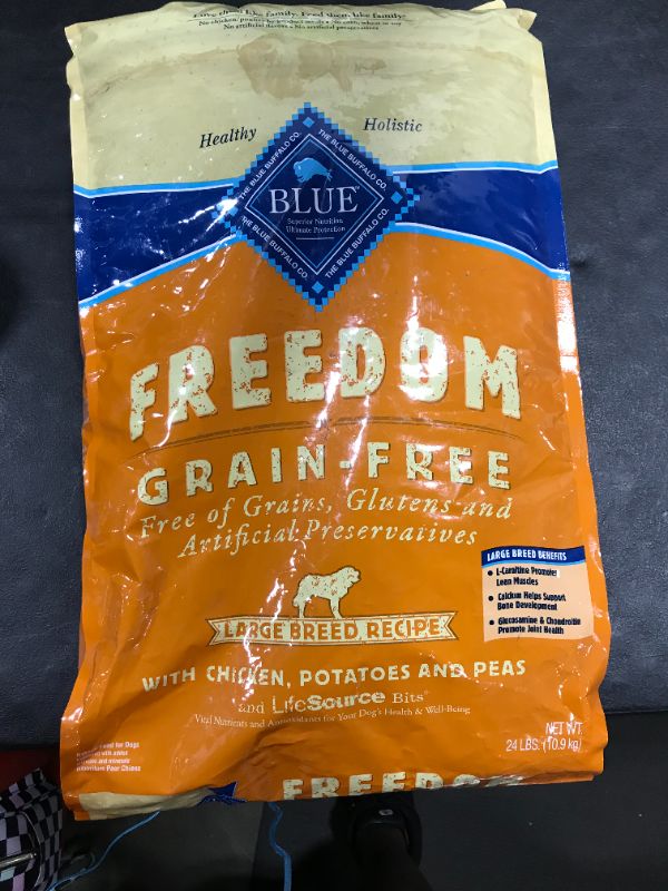Photo 2 of Blue Buffalo Blue Freedom Grain-Free Large Breed Adult Chicken Recipe Dry Dog Food, 24 Lbs.
(exp. 02. 23.2022)