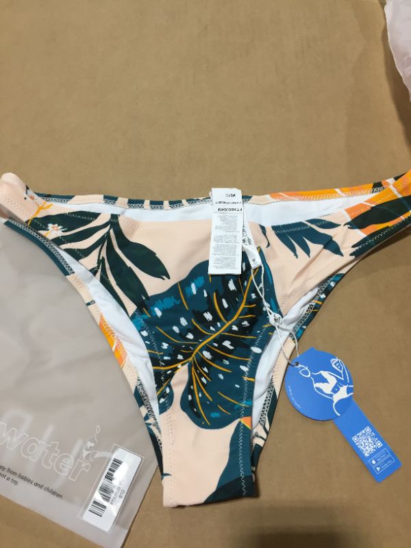 Photo 2 of Bright Leafy Print Bikini Bottom
SIZE M