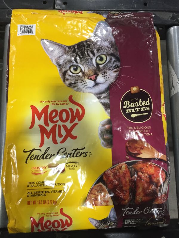 Photo 2 of Meow Mix Tender Centers with Basted Bites, Chicken and Tuna Flavored Dry Cat Food, 13.5-Pound
