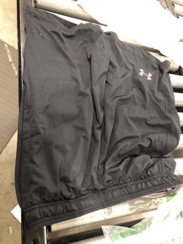 Photo 1 of Men's (L) UNDERARMOUR Black Sports Shorts 