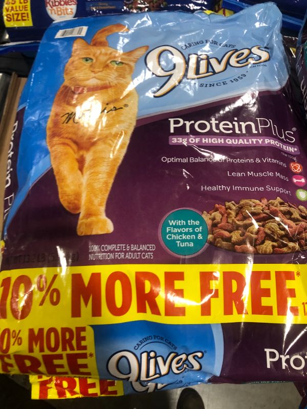 Photo 2 of 9Lives Protein Plus Dry Cat Food Bonus Bag, 13.2Lb
BEST BY: 04/22/2022