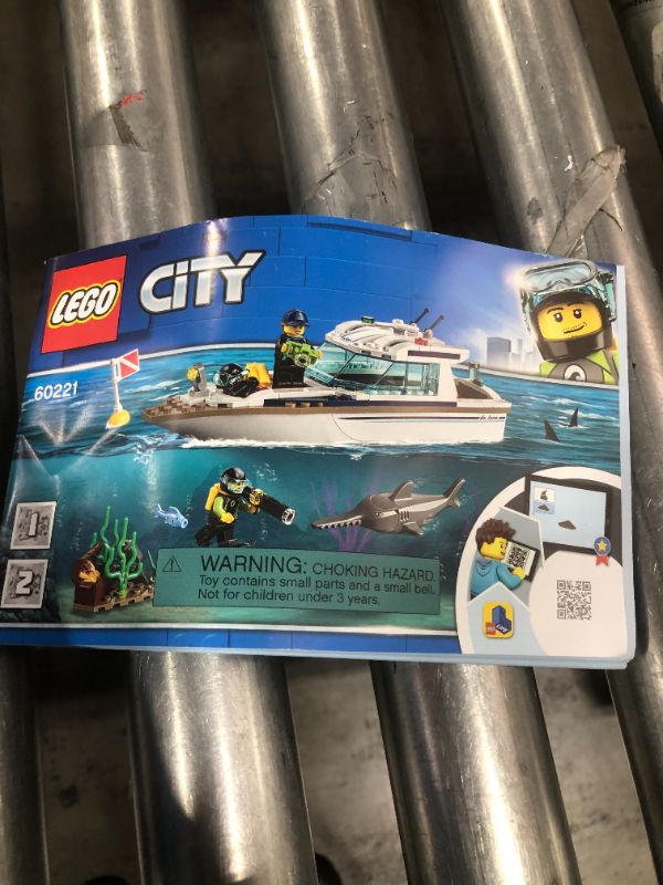 Photo 3 of LEGO City Great Vehicles Diving Yacht 60221
