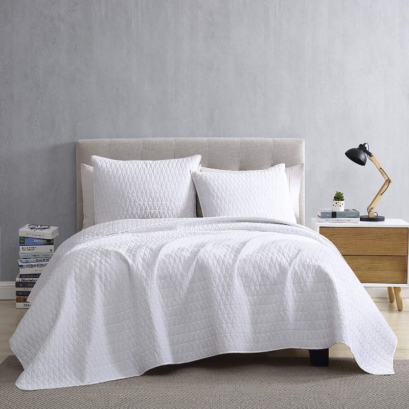 Photo 1 of Brielle Home Gibson Quilt Set, Full/Queen, White
