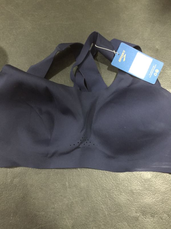 Photo 2 of Brooks Women's Dare Crossback Run Bra
SIZE 38C/D