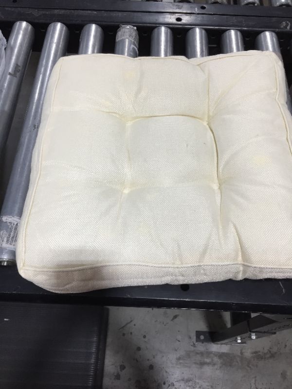 Photo 1 of 1-piece seat cushion.
