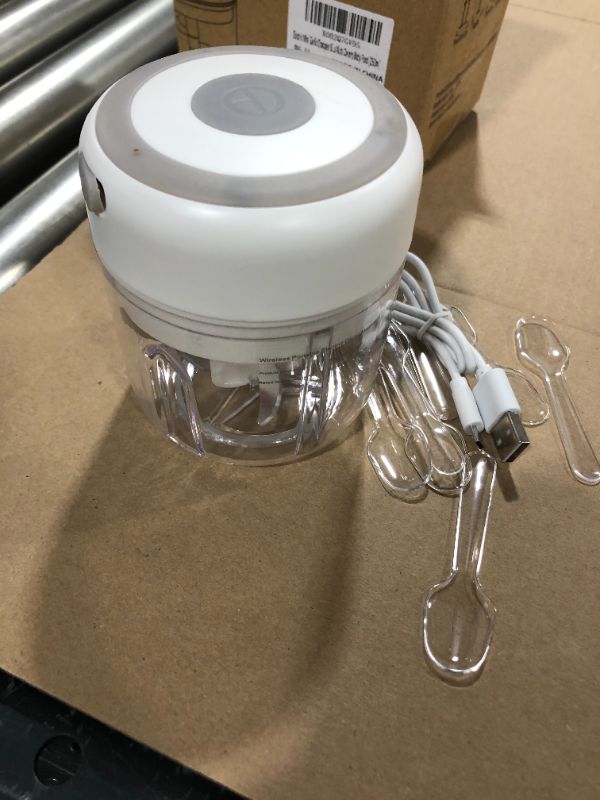 Photo 2 of Electric Mini Garlic-Chopper, Rechargeable Electric Garlic Grinder with USB-Charging Apply to Garlic, Onion, Meat, Baby Food, Vegetable, Chilli, Gingers,
