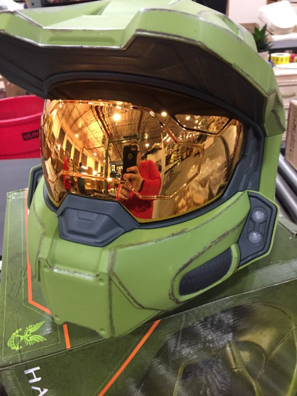 Photo 3 of Jazwares - Halo Feature Roleplay - Master Chief Deluxe Helmet
