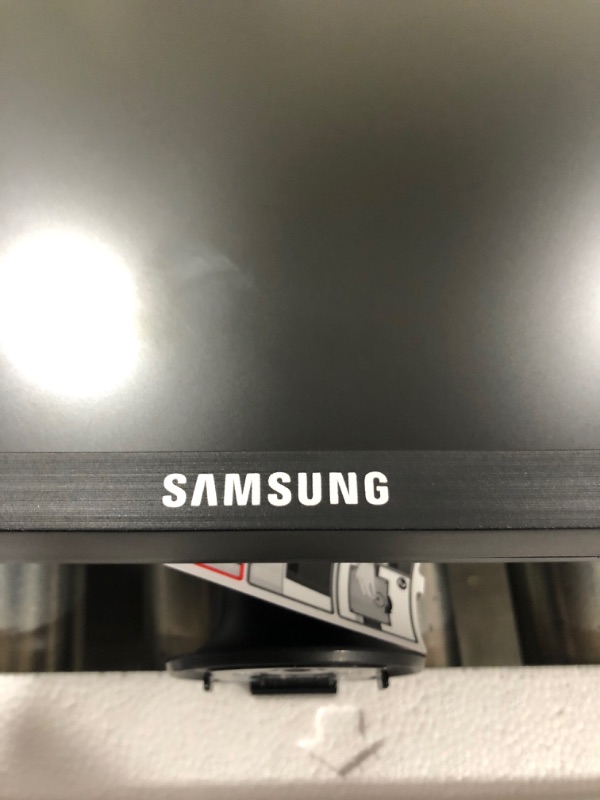 Photo 3 of Samsung SE450 Series S22E450B - LED Monitor - 21.5"