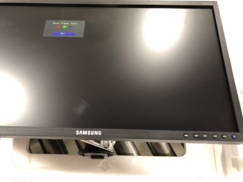 Photo 2 of Samsung SE450 Series S22E450B - LED Monitor - 21.5"