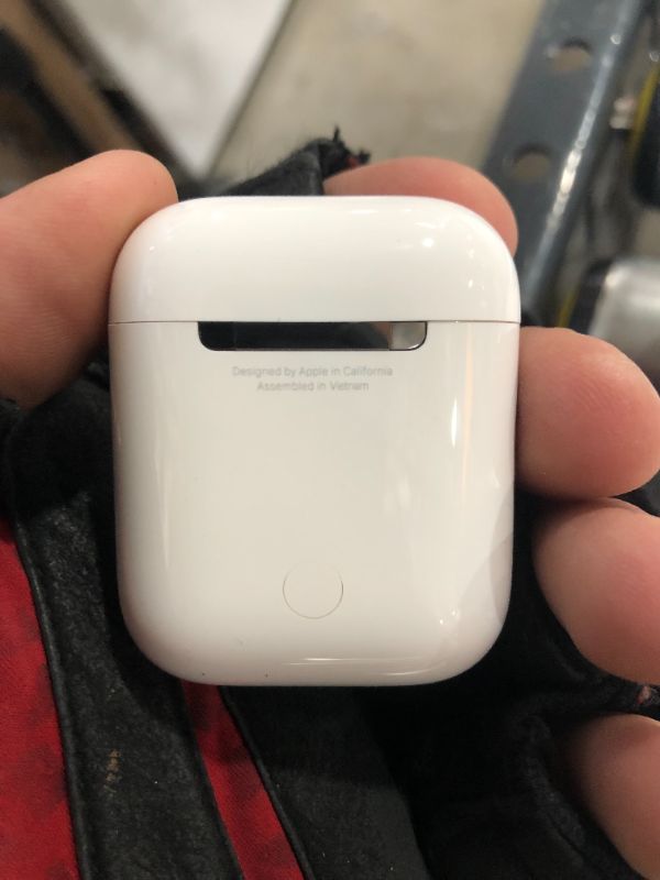 Photo 5 of Apple AirPods (2nd Generation)