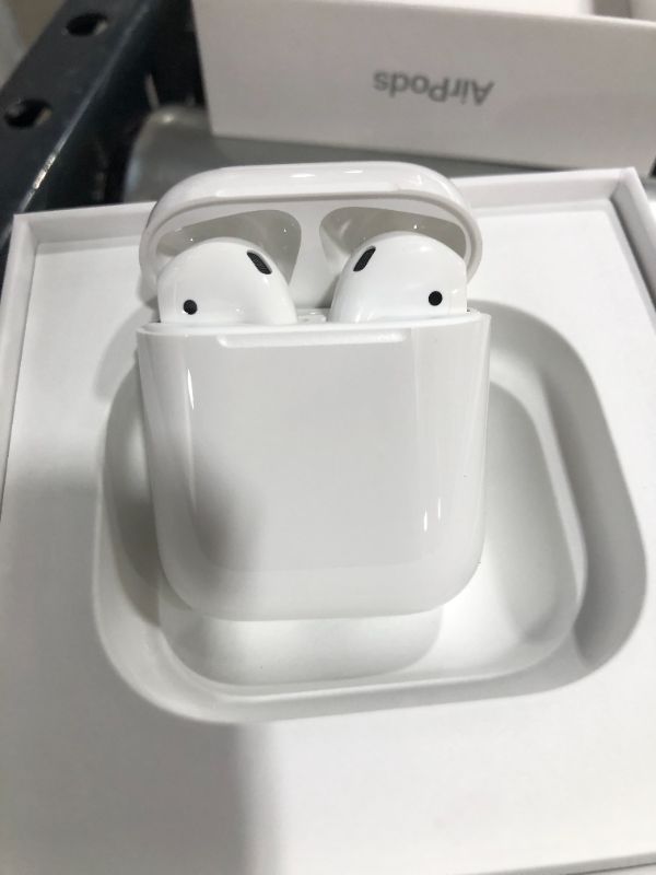 Photo 3 of Apple AirPods (2nd Generation)