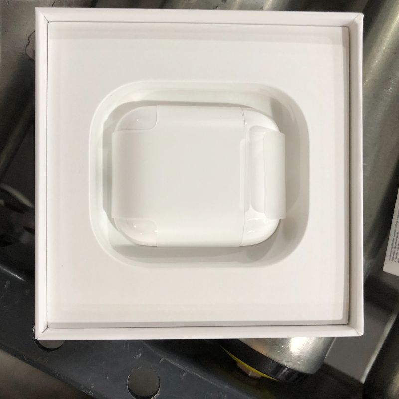 Photo 3 of Apple AirPods with Charging Case