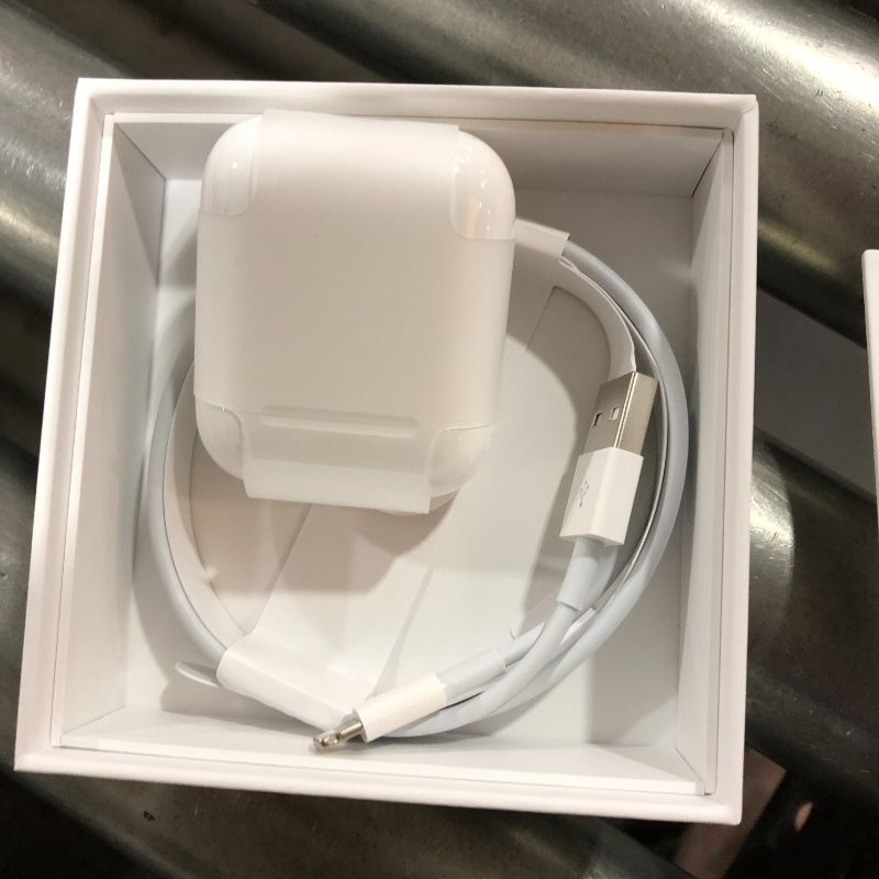 Photo 4 of Apple AirPods with Charging Case