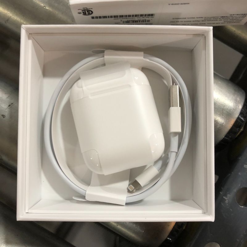 Photo 4 of Apple AirPods with Charging Case