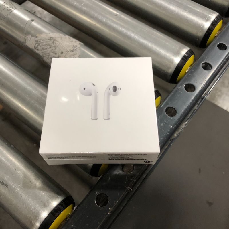 Photo 2 of Apple AirPods with Charging Case