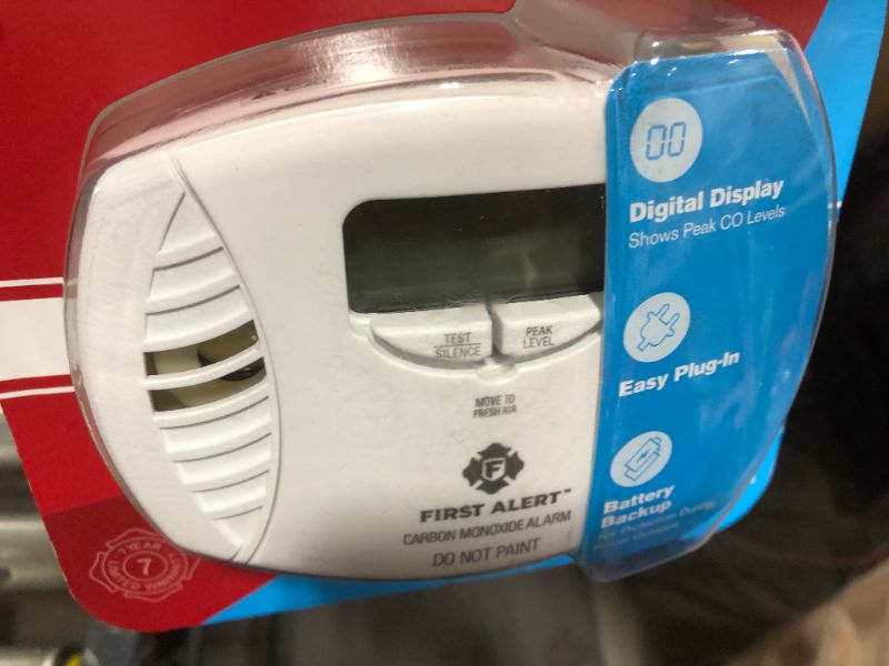 Photo 2 of First Alert CO615 Dual-Power Plug-In Carbon Monoxide Detector with Battery Backup and Digital Display , White
