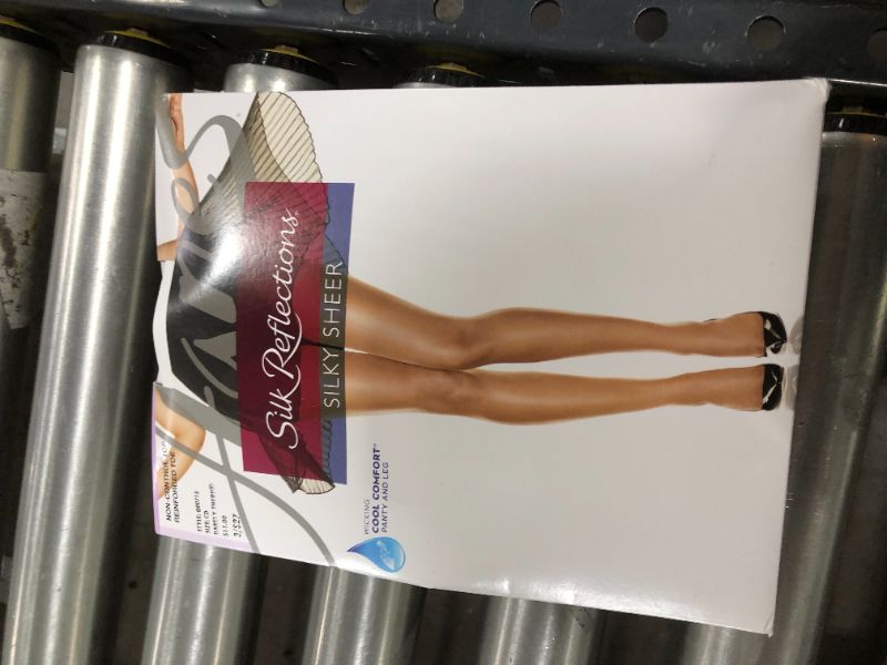 Photo 2 of Hanes Silk Reflections Sheer Reinforced Toe Pantyhose 716, SIZE CD