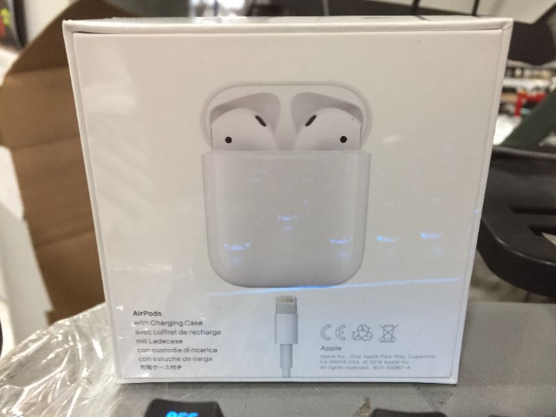 Photo 3 of Apple AirPods (2nd Generation)
