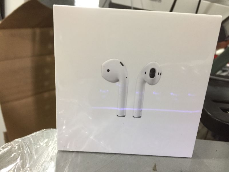 Photo 3 of Apple AirPods (2nd Generation)
