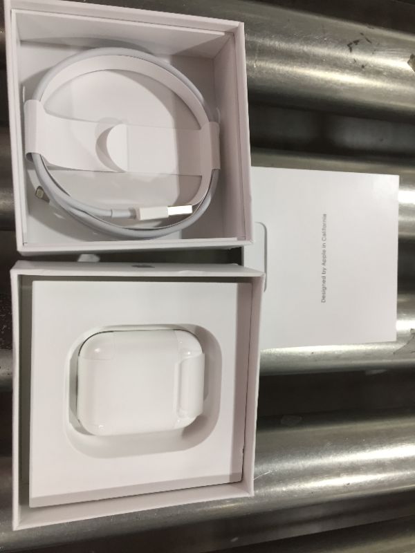 Photo 1 of Apple AirPods (2nd Generation)
