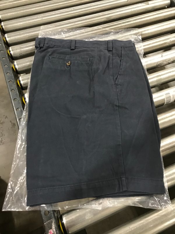 Photo 1 of Amazon Essentials Men's Classic-Fit 9" Short (SIZE 42)