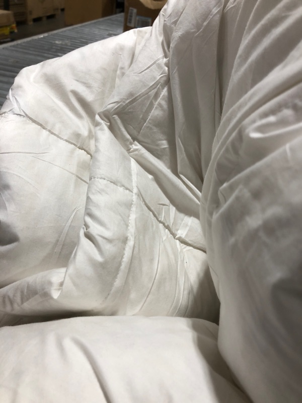 Photo 3 of 109x90" White Comforter.