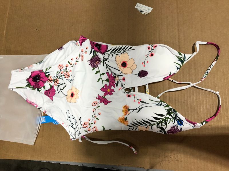 Photo 4 of CUPSHE Robin Floral One Piece Swimsuit Size S