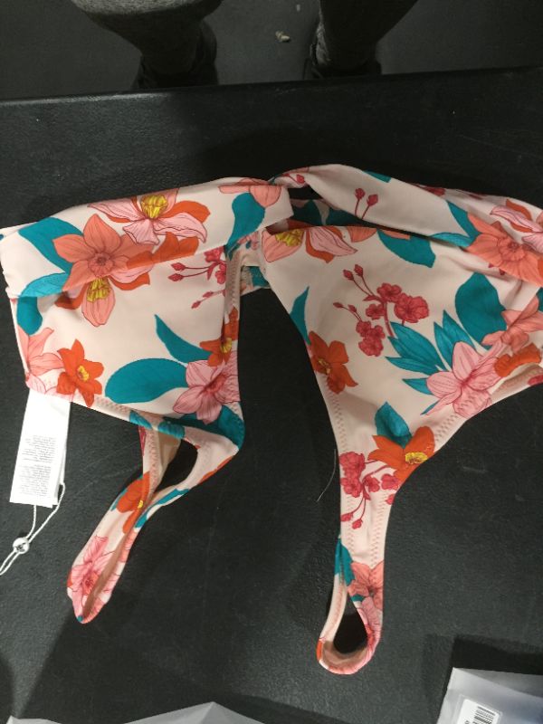 Photo 2 of Carrie Tropical Leafy Bikini Top
SIZE L