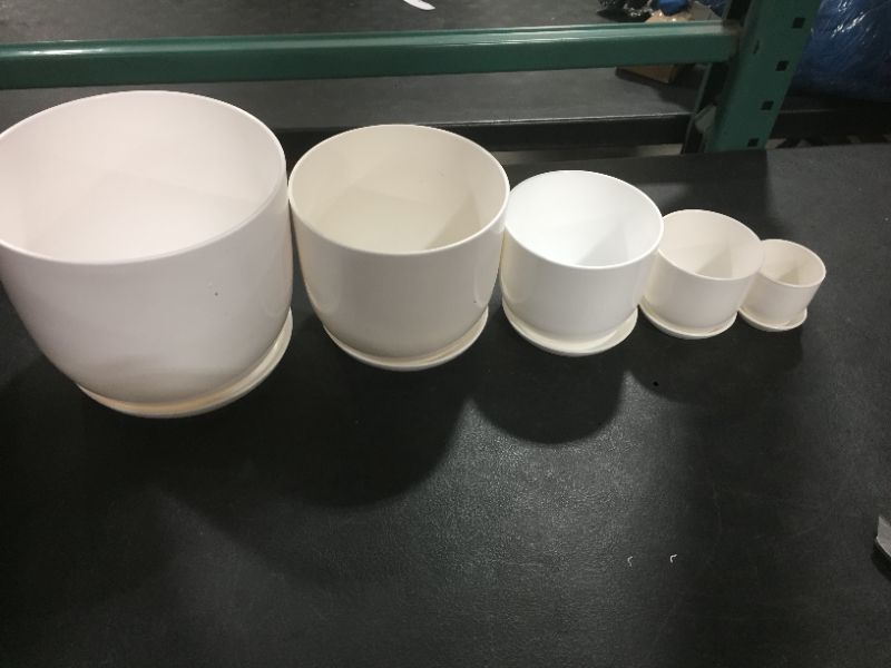 Photo 1 of flower pots ---5 total