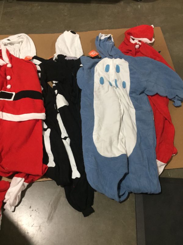Photo 1 of MISC ONESIES BOX LOT 
SOLD AS IS 
vARIOUS SIZES