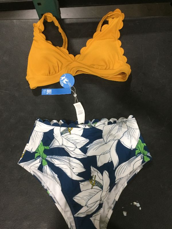 Photo 2 of Yellow And Floral V-Neck Scalloped Bikini
SIZE  L
