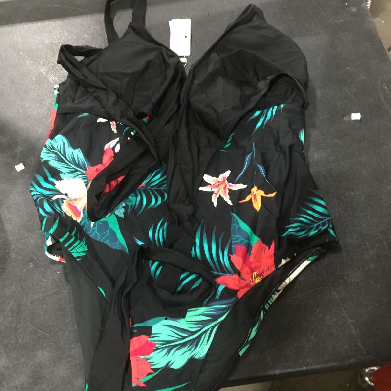 Photo 1 of CUPSHE SWIMSUIT
SIZE 2XL