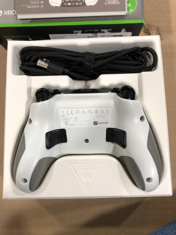 Photo 3 of Recon™ Controller – Wired, White for XBOX SERIES X|S | XBOX ONE | WINDOWS 10


